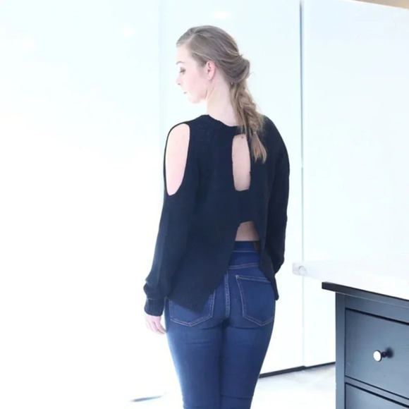 Cutout sweater - Picture 1 of 9